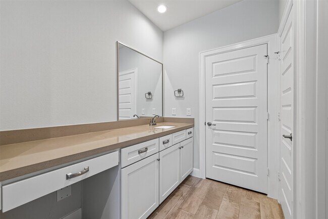 Building Photo - 2812 Grand Fountains Dr