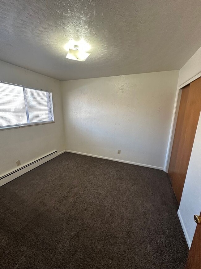 Building Photo - LE2012