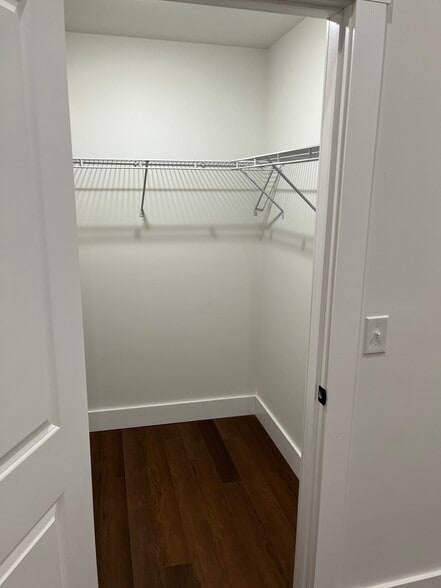 Building Photo - 174 Park Ave