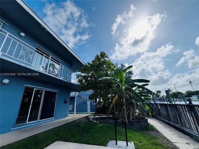 Building Photo - 2033 Calais Dr