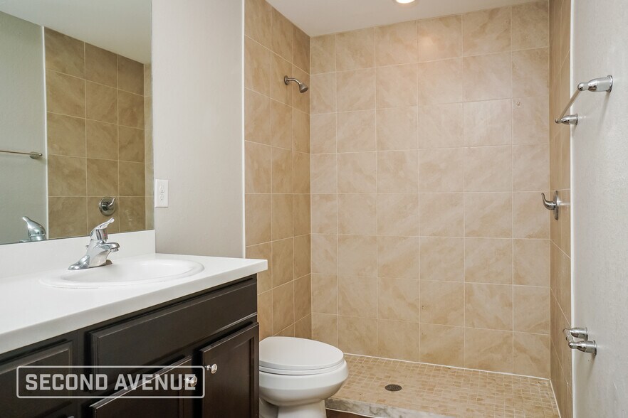 Building Photo - 404 Biscayne Dr