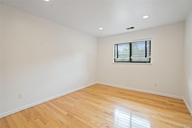 Building Photo - 236 Hamlet Dr