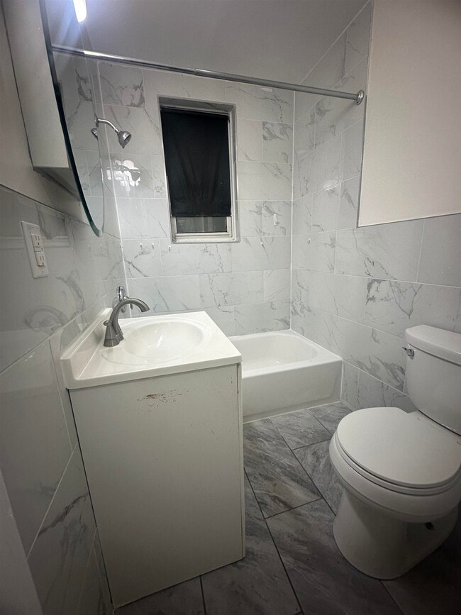 Building Photo - 192 Fairview Ave