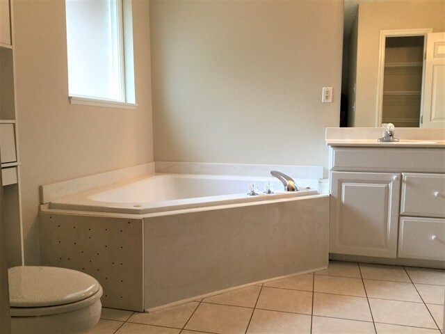 Building Photo - 6486 Cumberland Lake Ct