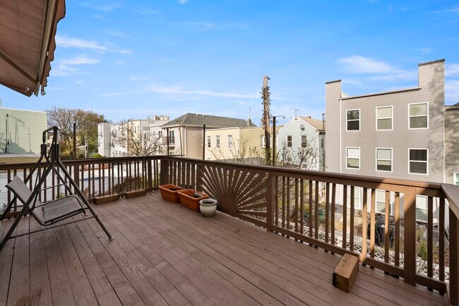 Building Photo - 77 W 17th St