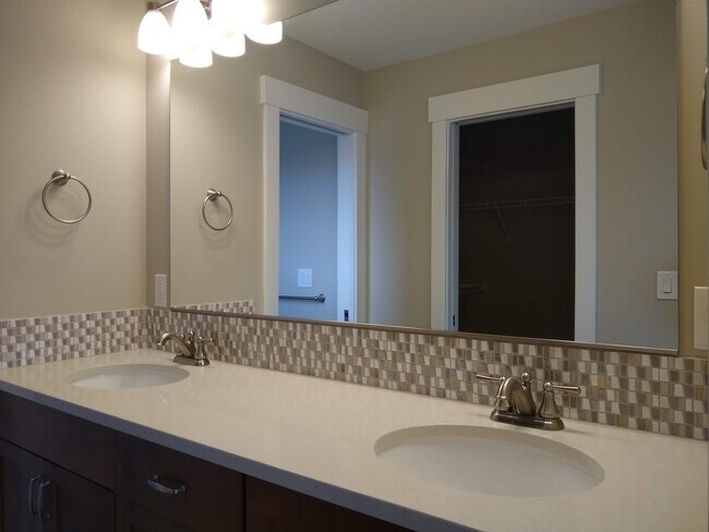 Building Photo - Application Pending - Pet Friendly, 4 Bedr...