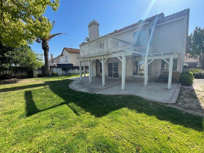 Building Photo - Highly Desirable 4b/3b Orangecrest Home