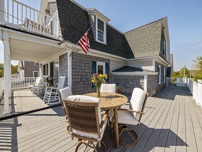 Building Photo - 281 Beach Ave