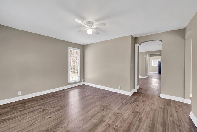 Building Photo - Beautiful renovated Home