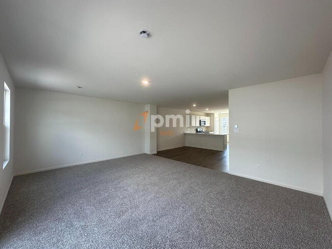 Building Photo - 8750 Clover Ln