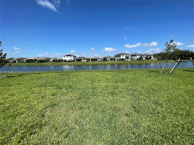 Building Photo - 15180 Wildwood Cir