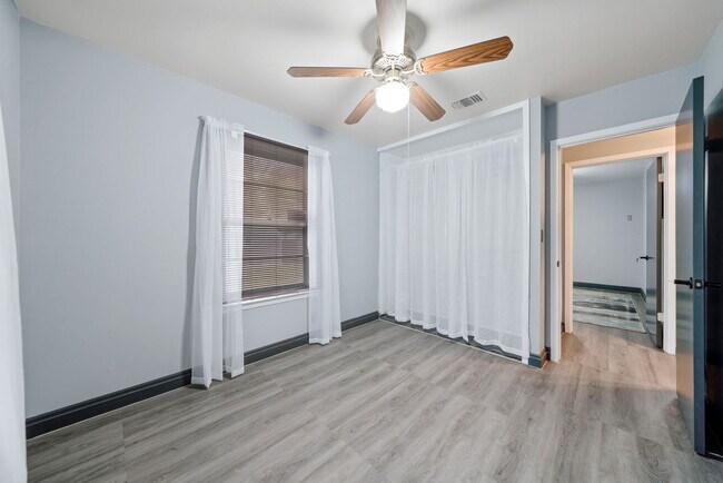 Building Photo - 6022 Castle Vw Dr