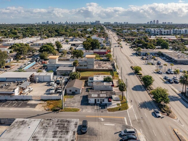 Building Photo - 405 E Oakland Park Blvd