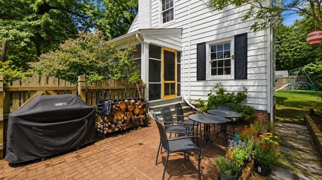 Building Photo - Heart of Woodland Heights just blocks from JRPS, Renovated 2BR / 1.5BA home with gardens