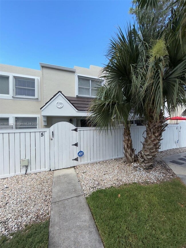 Primary Photo - 4530 SW 68th Ct Cir