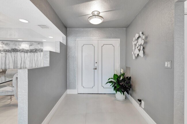 Building Photo - 4740 S Ocean Blvd