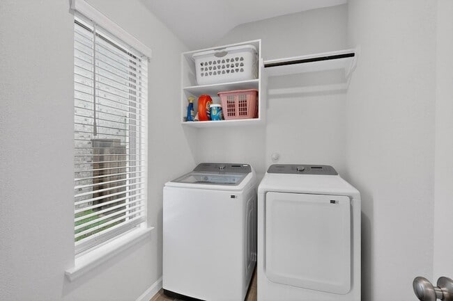 Building Photo - 2319 Kirkstall Wy