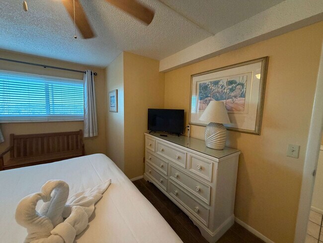 Building Photo - 8743 Thomas Dr