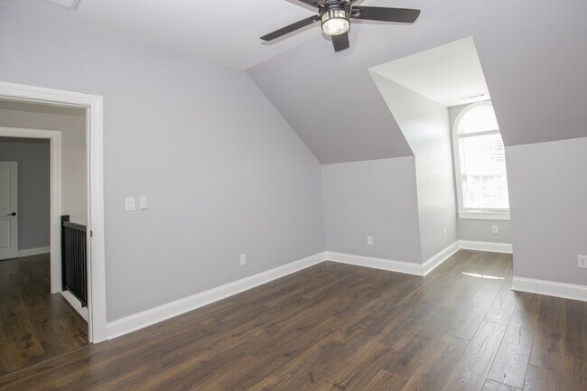 Building Photo - "Spacious and Inviting 2620 sq. ft. Home i...