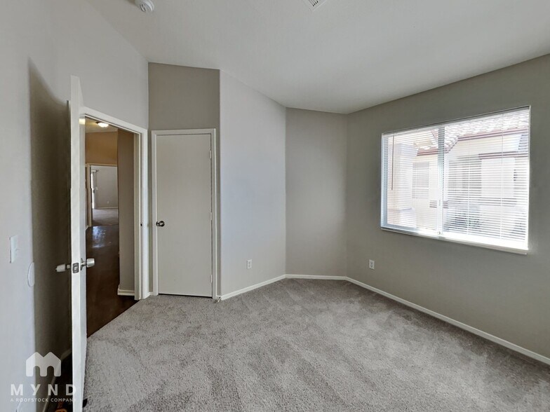 Building Photo - 2858 Mt Hope Dr