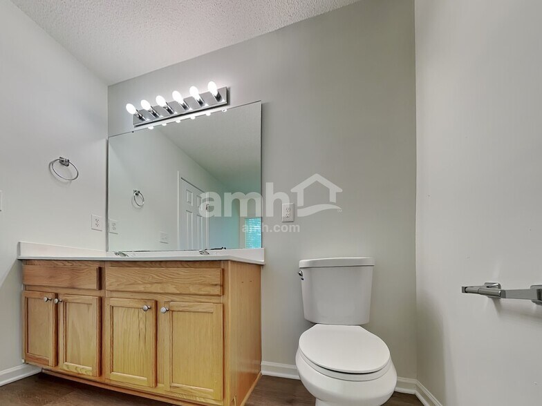 Building Photo - 37 Valleyfield Dr