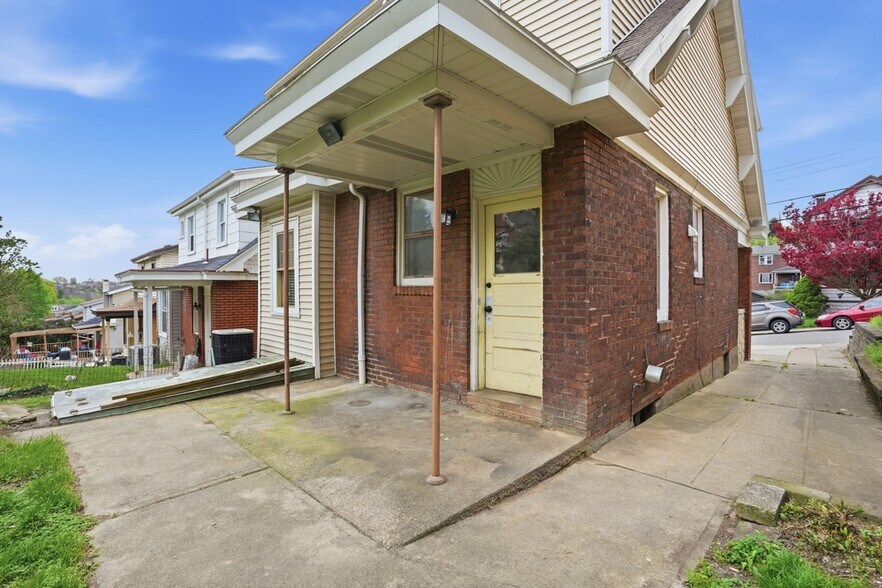 Building Photo - 107 Catskill Ave