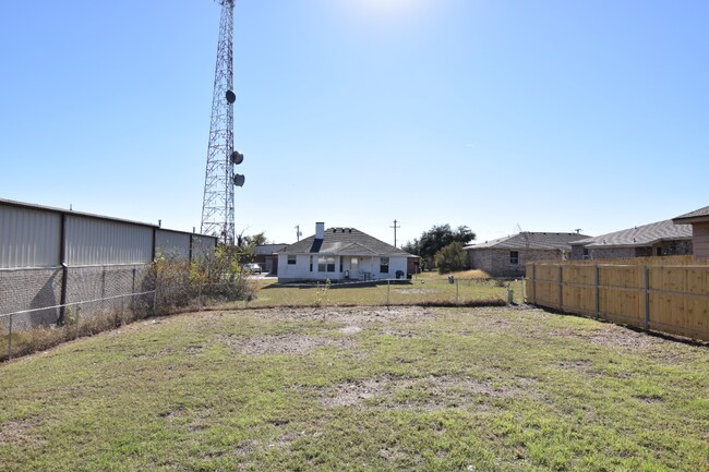 Building Photo - 2509 Saulsbury Dr