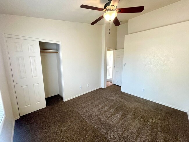 Building Photo - Cute 3 Bedroom Desert Lakes Golf Course Co...
