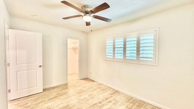 Building Photo - Light, Bright, and Recently Updated, Darli...