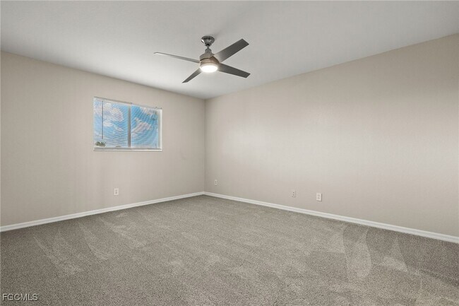 Building Photo - 3919 SW 14th Ave