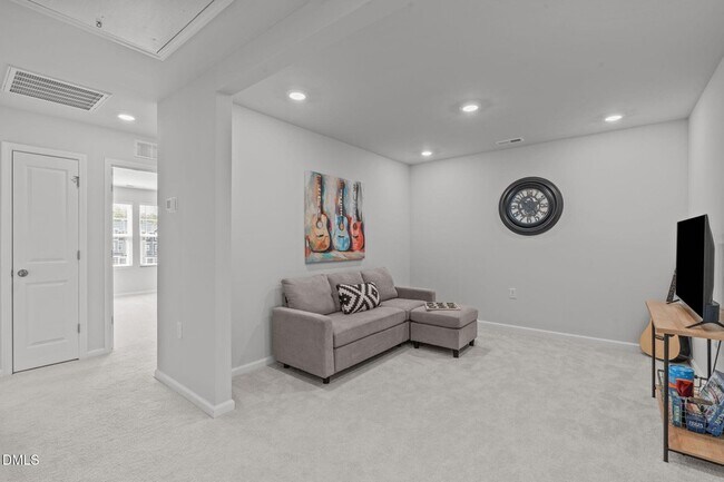 Building Photo - 1818 Porch Swing Wy