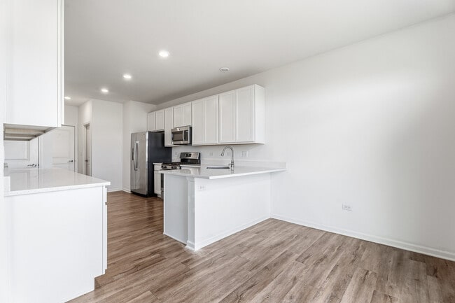 Building Photo - 15121 Quincy Cir