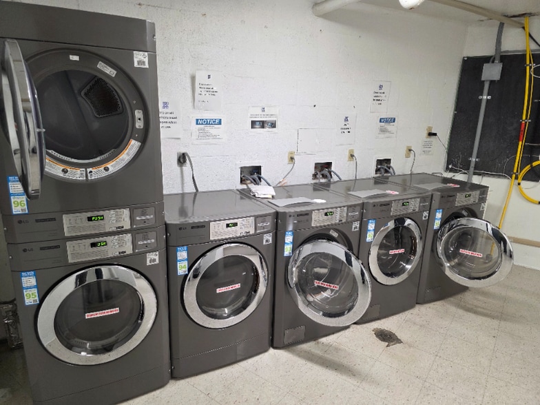 Building Photo - 100 Bayview Dr