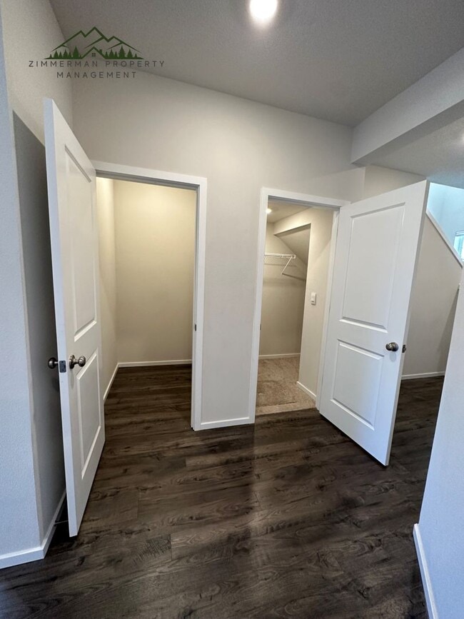 Building Photo - Gorgeous 5-bedroom, 3-bathroom home is desirable Springfield neighborhood