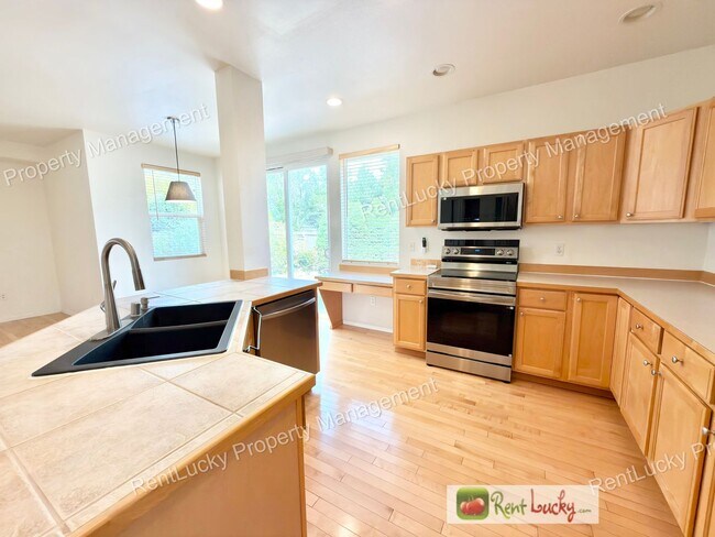 Building Photo - Beautiful 4 Bedroom Home in Lakeland Hills! High Ceilings, Natural Light, and Generous Layout!