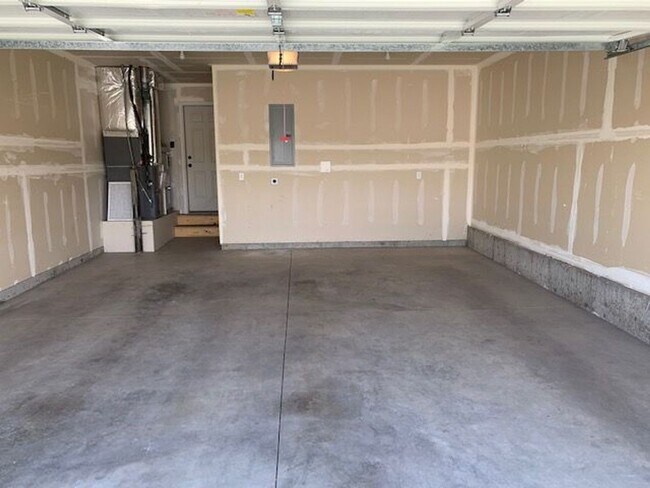 Building Photo - 1183