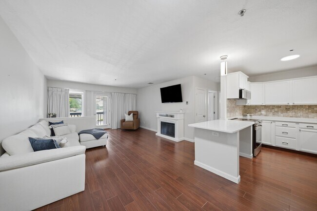 Building Photo - 5 Tsienneto Rd