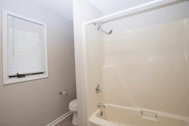 Building Photo - 50 Surry Cir N