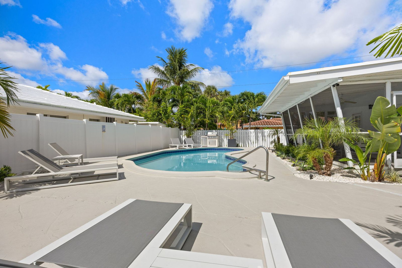 Building Photo - 2407 NE 33rd Ave