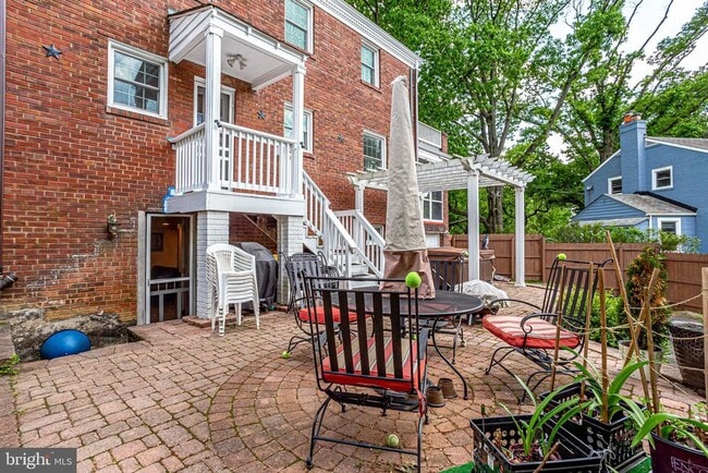 Building Photo - 609 Upland Pl