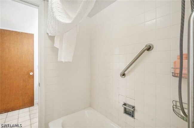 Building Photo - 3655 Boca Ciega Dr