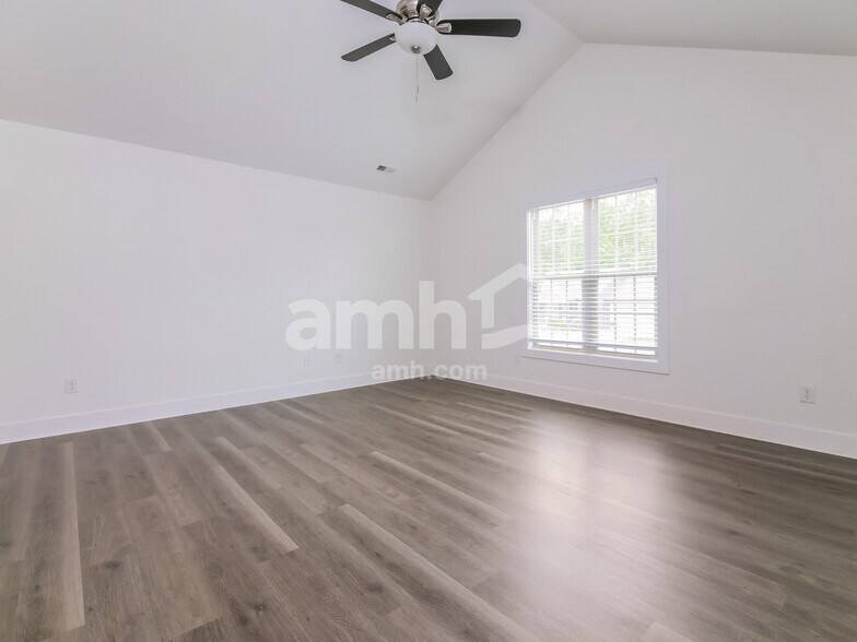 Building Photo - 15 Hanford Dr