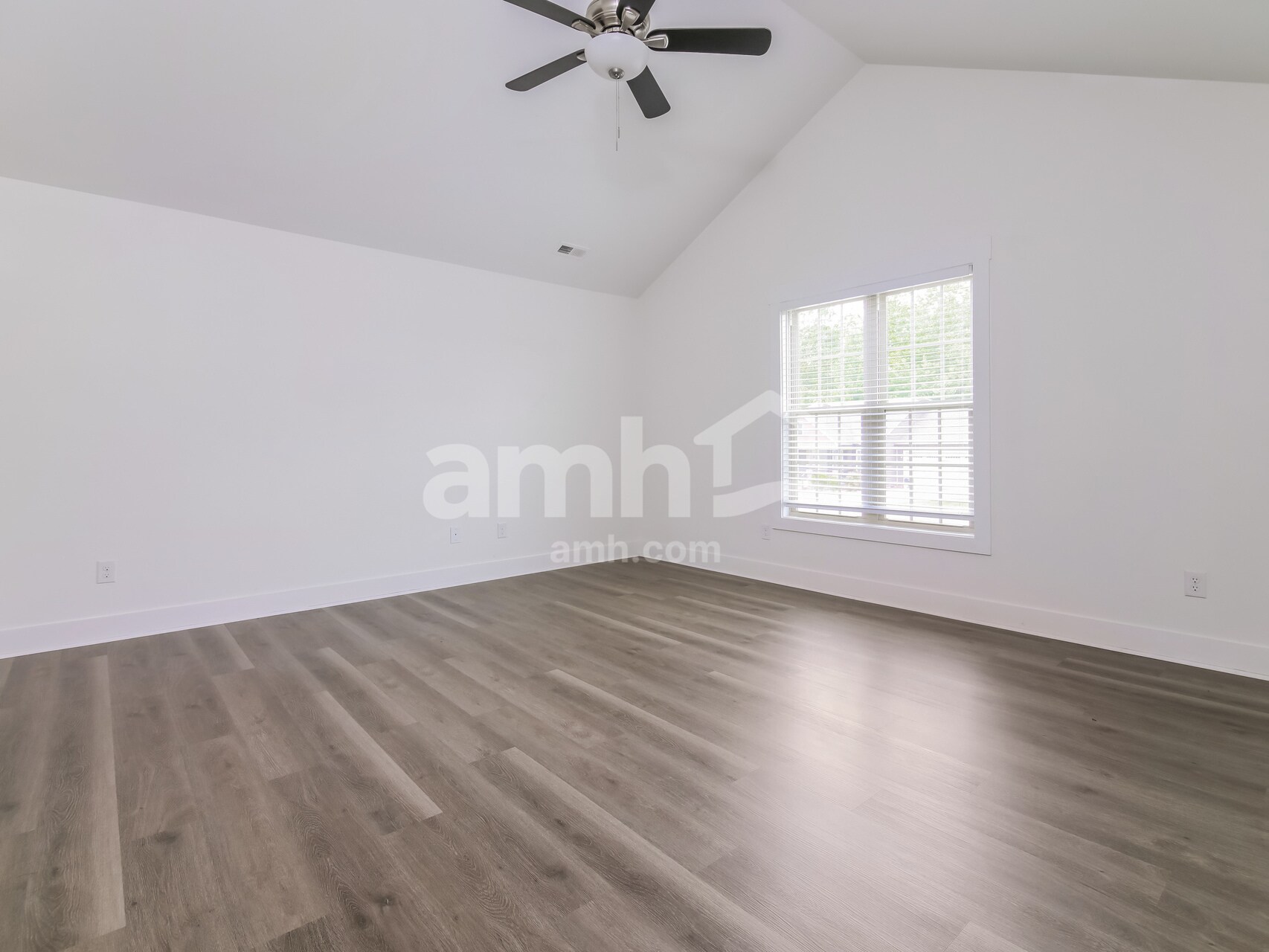 Building Photo - 15 Hanford Dr