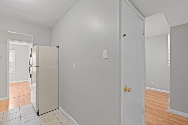 Building Photo - 3-Bedroom, 1-Bath Single-Family Home, BIG backyard!