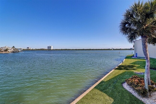Building Photo - 868 Bayway Blvd