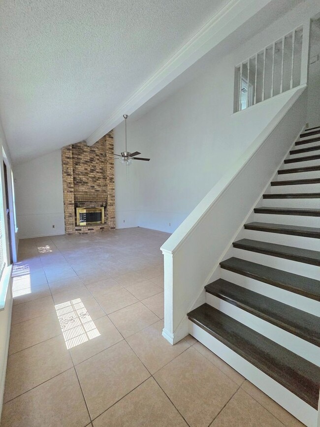 Building Photo - Beautiful 3-bedroom 2-bathroom house
