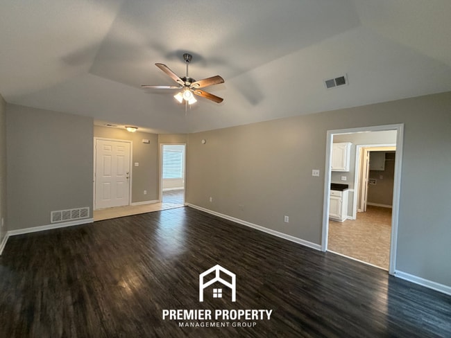 Building Photo - Bright 3BR/2BA Oakland Home w/ Vaulted Ceilings, Fireplace & Fenced Yard