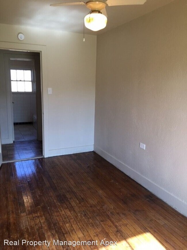 Building Photo - 3 br, 1 bath House - 706 S. Robinson Dr.