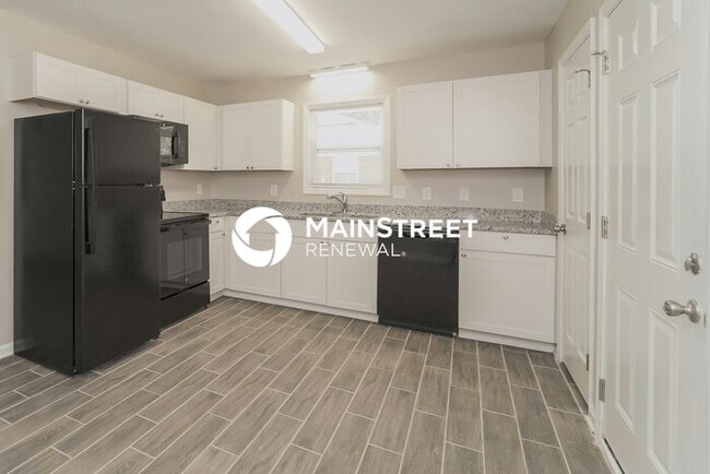 Building Photo - 3 Bedroom Pet-Friendly Home in Charlotte, NC with Main Street Renewal