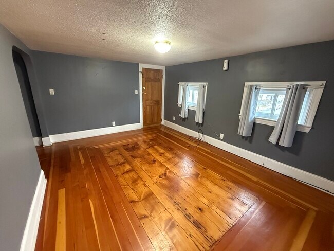 Building Photo - 949 Locust St